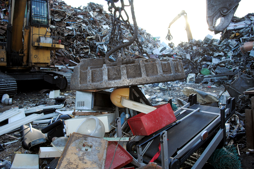Scrap Metal photo Rear View | Plakos Scrap Processing Inc. | Scrap Metal Recycling Professional Services | Brooklyn, NY | Phone: 718.385.0707 Fax: 718.385.0721 | plakosscrap2@gmail.com